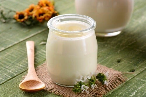 Natural yogurt to combat foot fungus.