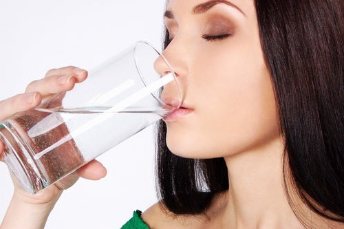 7 Symptoms That You Do Not Drink Enough Water