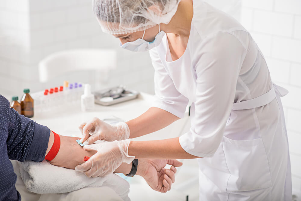 Sanitary performing an analysis on a patient.