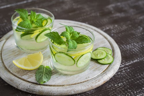 Cucumber slimming and detoxifying drink