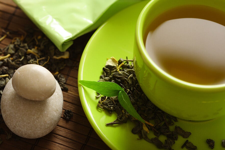 Does green tea help you lose weight?  Find out!