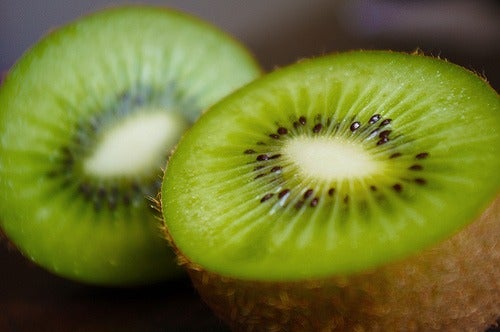 Kiwi, a good food for hair