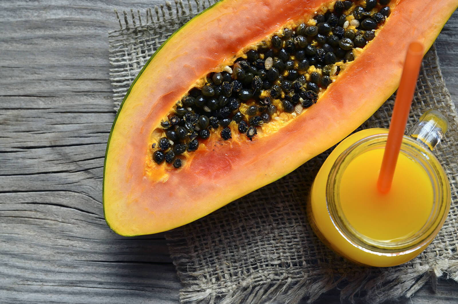 How To Prepare A Papaya, Pineapple And Tamarind Smoothie To Lose Weight