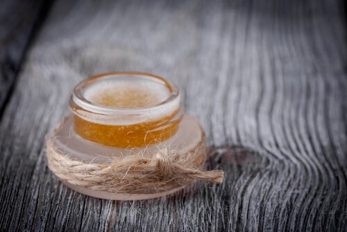 Honey, olive oil and brown sugar scrub