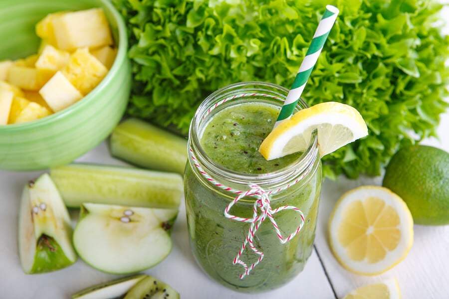 Reduce your belly with this pineapple, cucumber, celery, ginger and lemon juice