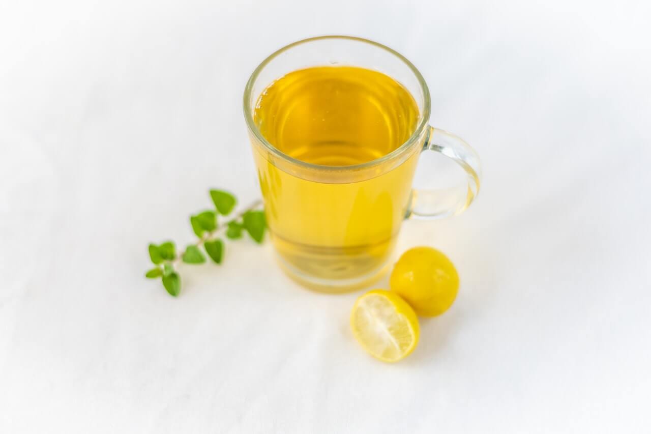 Relieve menstrual cramps and headaches with this dandelion lemonade.